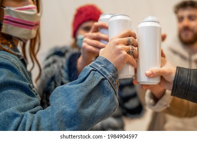 缶ビール 女 の画像 写真素材 ベクター画像 Shutterstock