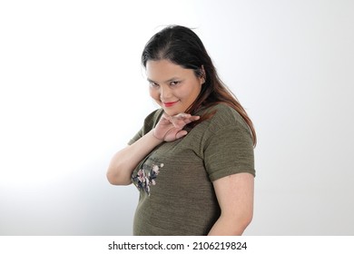 Young Plus Size South East Asian Woman Pose Face Expression Emotion On White Background Smile Welcome