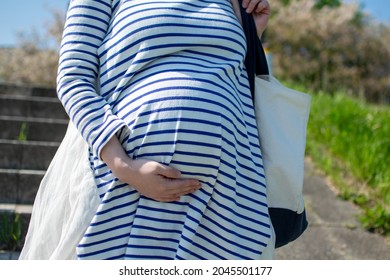 121 Pregant Woman With Child Images, Stock Photos & Vectors | Shutterstock