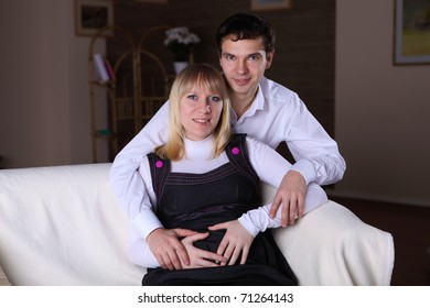 Young Pregnant Wife Her Husband Home Foto stock 71264143 Shutterstock