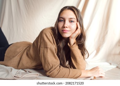 Young Pretty Happy Caucasian Woman Fashion Photoshoot Natural Color 