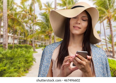 Young pretty woman in a straw hat - Shutterstock ID 467496602
