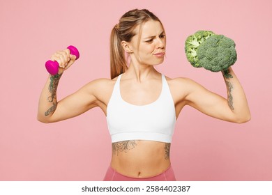 Mujer deportiva fuerte triste