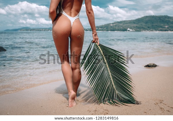Nude Tropical Girls