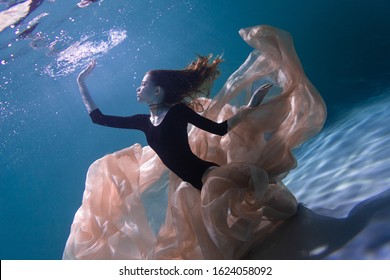 Underwater Photography Female Images Stock Photos Vectors Shutterstock