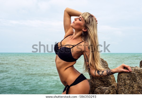 Young Slim Teen Girl Do Gymnastic Stockfoto Nu Bewerken