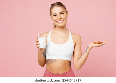 Joven mujer sonriente y