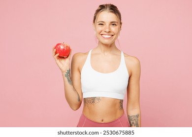 La mujer feliz sonriente