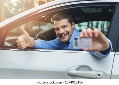 822 Young man showing drivers license Images, Stock Photos & Vectors ...