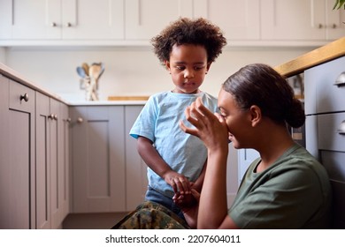 Free Photo  African american mother and son cooking together in the kitchen