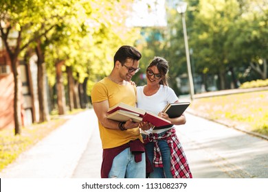 146,793 Student couple Images, Stock Photos & Vectors | Shutterstock