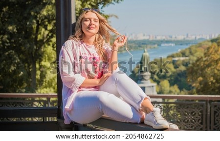 Young stylish woman walking on the city street. Casual fashion. Plus size model. Happy overweight woman walking the city streets