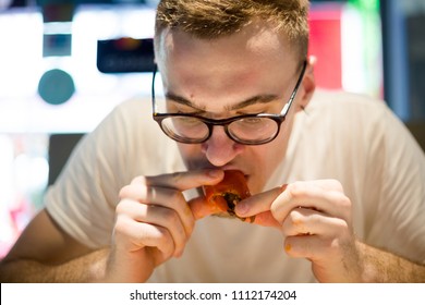 Young Tourist Eating Singapore Style Hot Chilli Crab Served On China Town. South East Asia Seafood Dish.