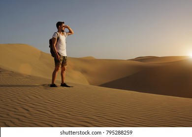 Lost Man in Desert Images, Stock Photos 