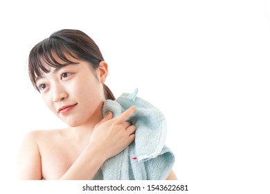 日本人 女性 洗顔 の写真素材 画像 写真 Shutterstock