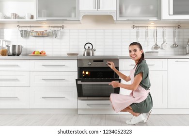 39,089 Women Oven Images, Stock Photos & Vectors 