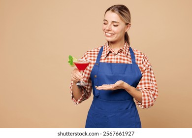 Mujer joven barista barman