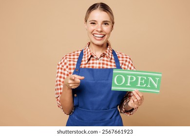 Mujer joven barista barman