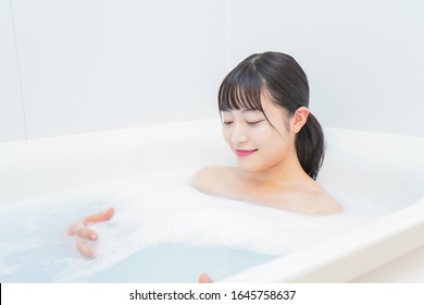 お風呂 リラックス 女性 日本人 High Res Stock Images Shutterstock