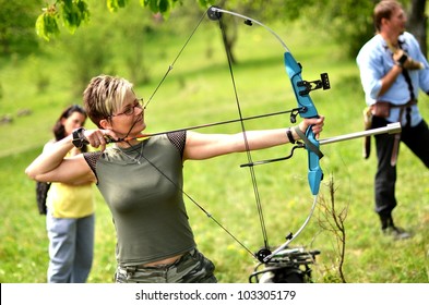 Young Woman Bow Arrows Woods Stock Photo 103305179 | Shutterstock