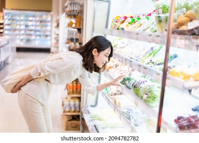 Young woman buying groceries at a supermarket