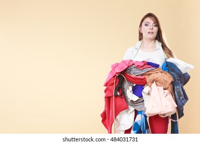 2,081 Woman carrying laundry Images, Stock Photos & Vectors | Shutterstock