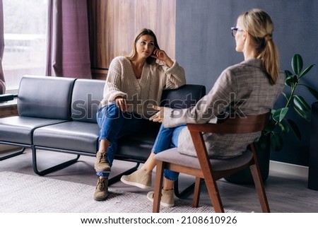 A young woman in a consultation with a professional psychologist listens to advice on improving behavior in life. The modern millennial woman is developing mindfulness and psychological health. Stockfoto © 