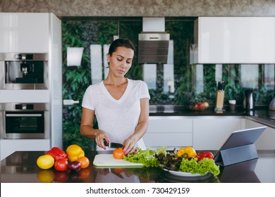 344,732 Kitchen cutting vegetables Stock Photos, Images & Photography ...