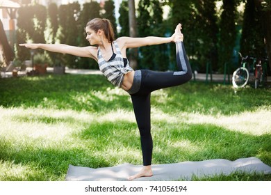 134 Standing bow pulling pose Images, Stock Photos & Vectors | Shutterstock