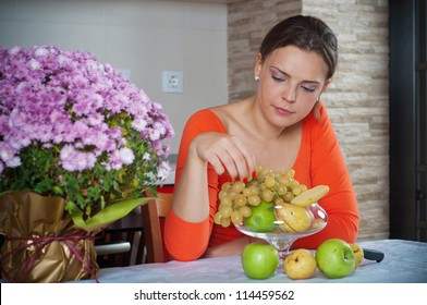 young woman eating fruits