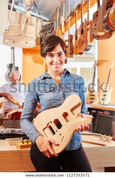 female luthiers