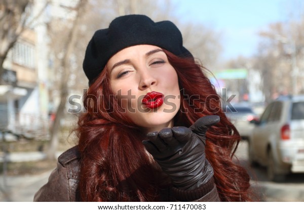 woman within leather gloves