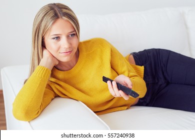 45,629 Women holding remote Images, Stock Photos & Vectors | Shutterstock