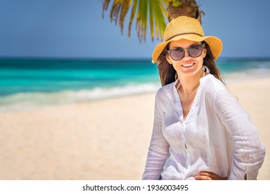 242,427 Hot girl on beach Images, Stock Photos & Vectors | Shutterstock