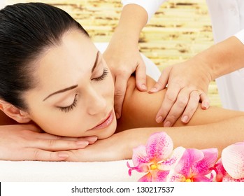 Young woman on spa massage of shoulder in the beauty salon.