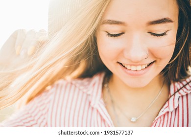Young woman outdoor enjoying the sunlight. 