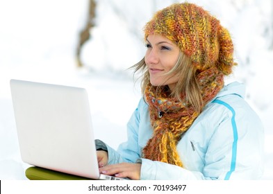 young woman outdoor using laptop
