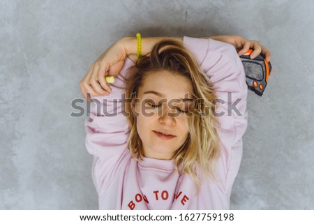 young woman plans to repair in a new room.