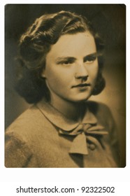 young woman portrait - photo scan - about 1945