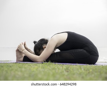 Yoga Young Woman People Relax Female Girl Person Exercise Health Nature Healthy White Relaxation Pose Fitness Lotus Meditation Beautiful Sunset Lifestyle Background Zen Women Caucasian Sky Water Calm Active Bo Bilder Stockfoton