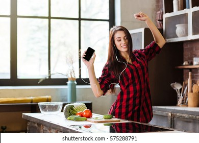 girl kitchen cooking