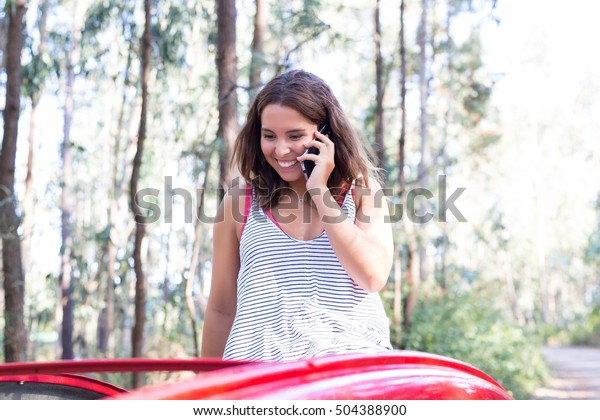 Young woman\
resting at car trip by the\
countryside