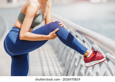 Young woman was running along the embankment and suddenly felt a sharp pain in the knee joint due to a dislocation or rupture of the meniscus