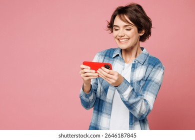 Mujer joven que lleva