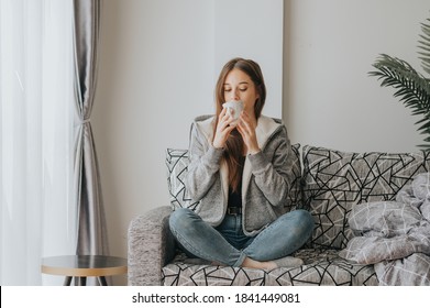 333,574 Girl sitting sofa Images, Stock Photos & Vectors | Shutterstock