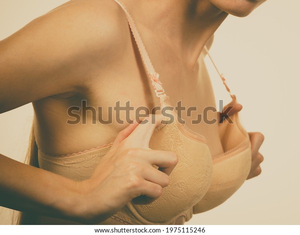 Pictures Of Women With Small Boobs