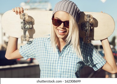 119,717 Woman skate Images, Stock Photos & Vectors | Shutterstock