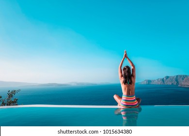 955 Infinity Pool Santorini Images, Stock Photos & Vectors 