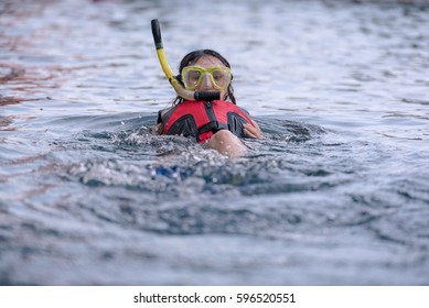 Young Woman Swimming Underwater Pool Wearing Stock Photo 596520551 ...