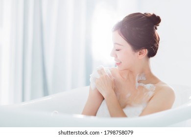  Young Woman Take A Bath In Bathtub